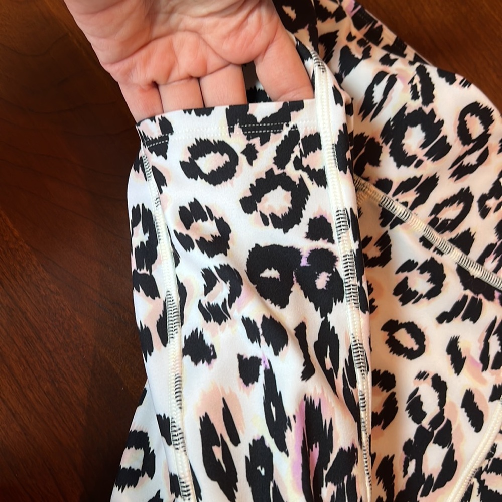 New Johnny Was Calme Endurance High Waist Legging Pockets 7/8 Cheetah Size Small - Picture 5 of 10